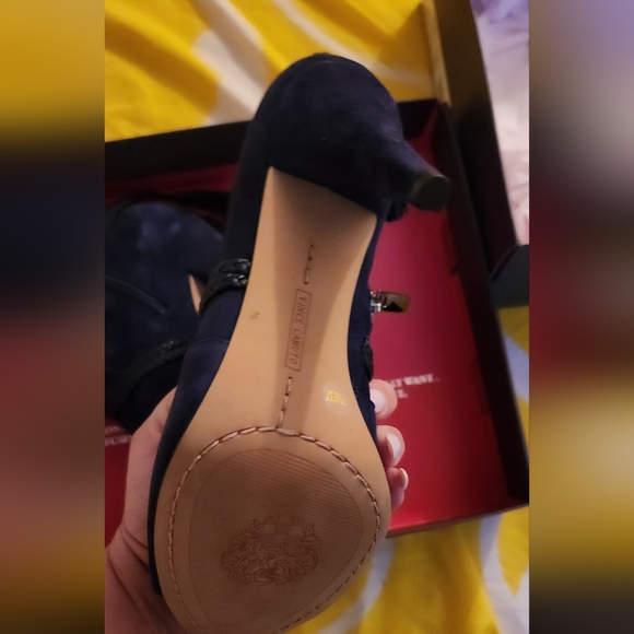 VINCE CAMUTO BOOTIE - Picture 5 of 5